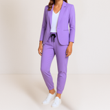 Mónica - Elegância Moderna em um Conjunto Confortável