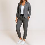 Mónica - Elegância Moderna em um Conjunto Confortável