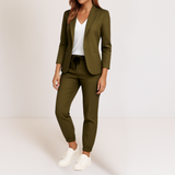 Mónica - Elegância Moderna em um Conjunto Confortável