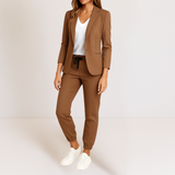 Mónica - Elegância Moderna em um Conjunto Confortável
