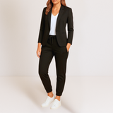 Mónica - Elegância Moderna em um Conjunto Confortável