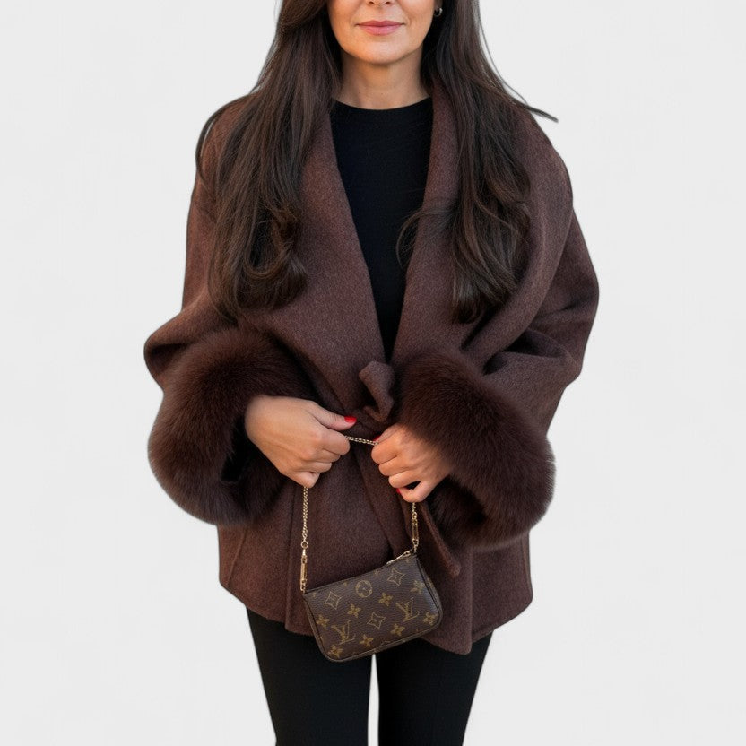 Dagmar™ | Casaco elegante com pelagem ecológica