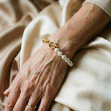 Pulseira elegante com pérolas