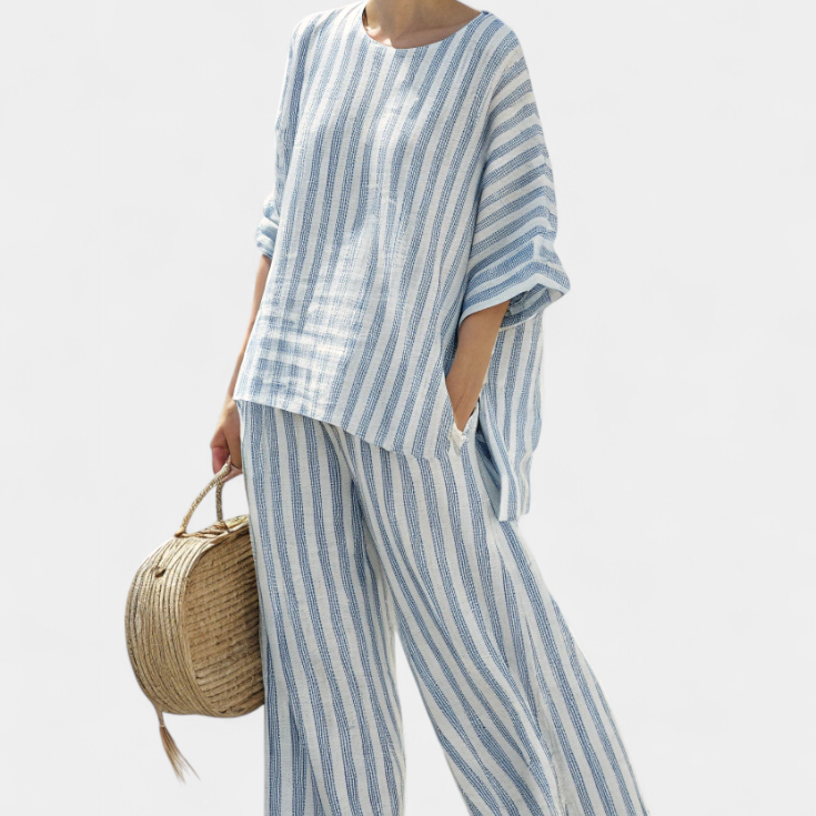 Federica – top riscado azul sofisticado e calças descontraídas