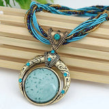 Colar vintage com pendente étnico de cristal verde